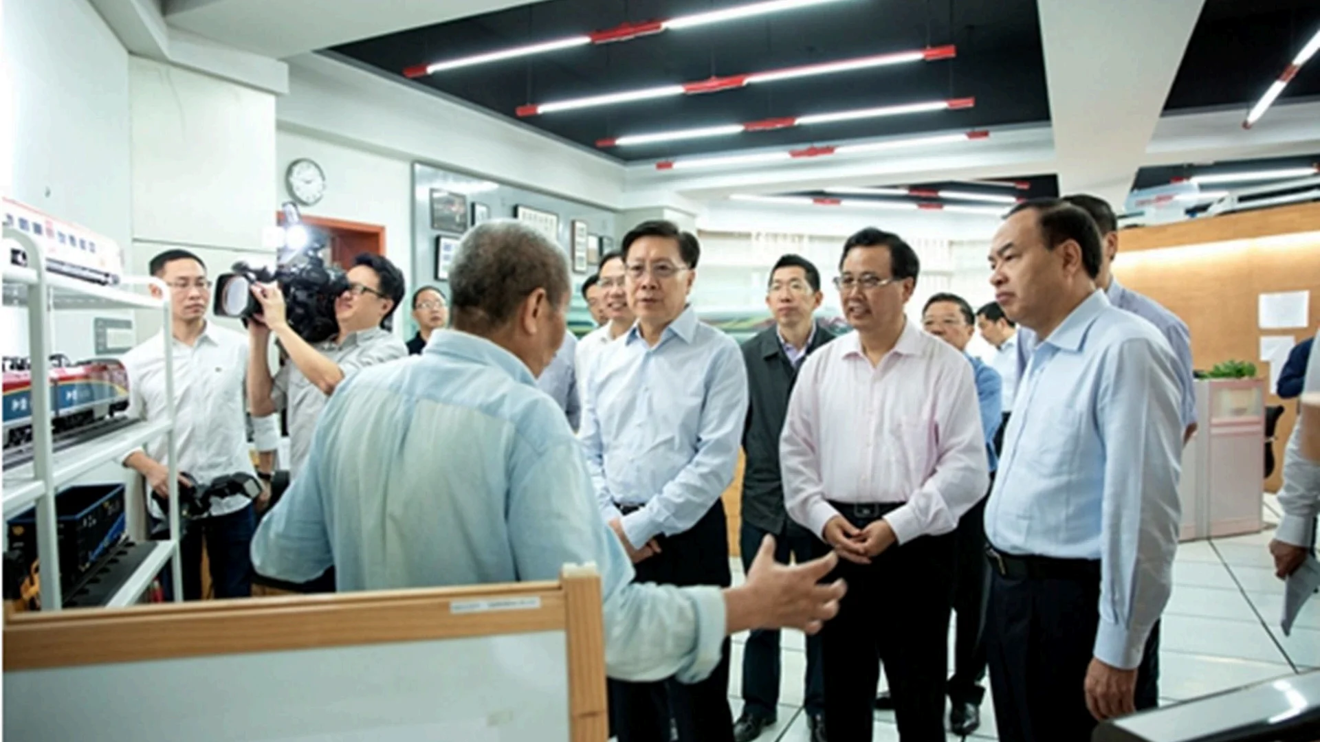 Sichuan Provincial Party Secretary Wang Dongming inspects Southwest Jiaotong University