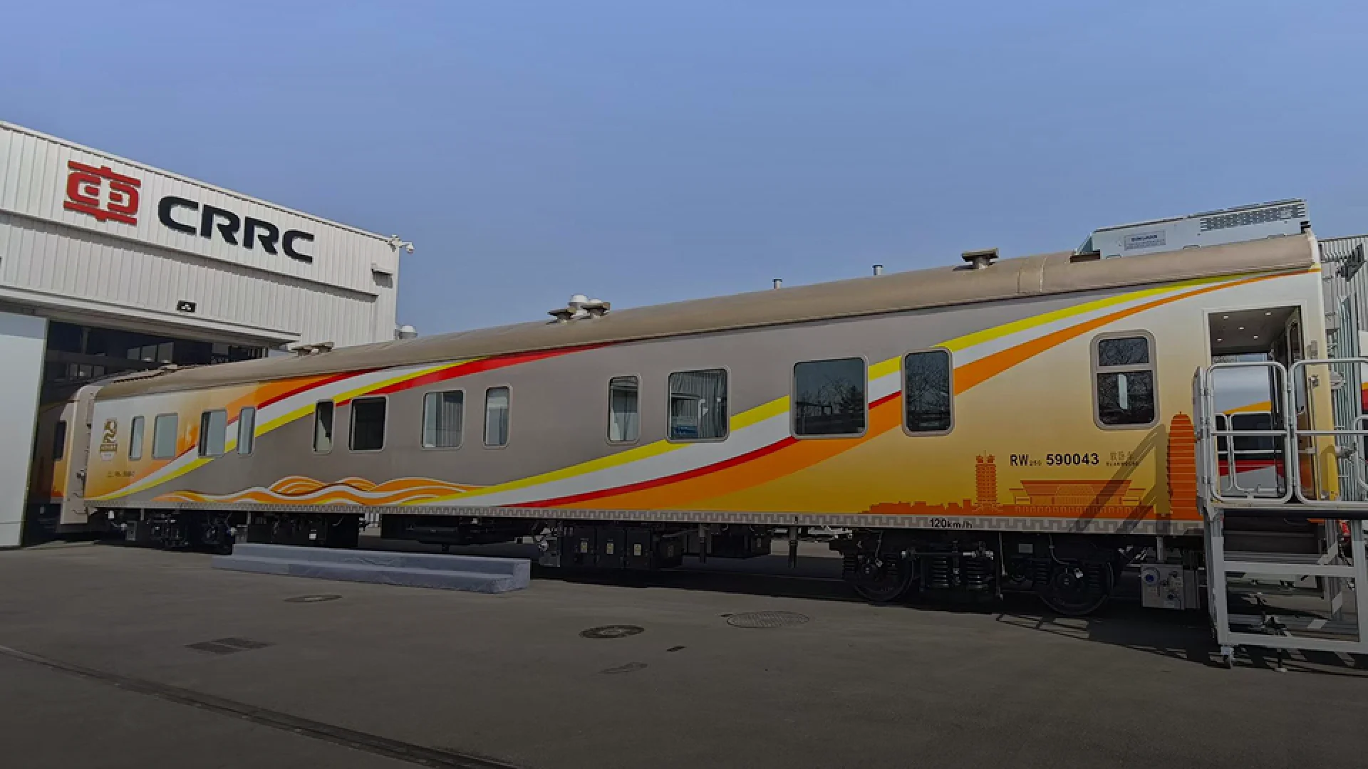 "Central Plains Railway · Heart of Henan" Themed Sightseeing Train Officially Rolls Off the Production Line