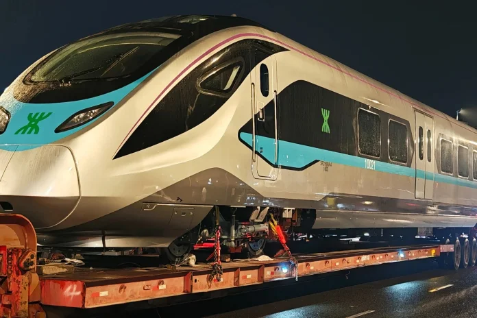 The Shenzhen-Huizhou Intercity Dapeng Branch Line train has arrived in Shenzhen