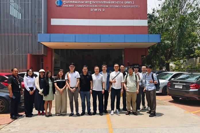A delegation from Southwest Jiaotong University accompanied CRRC Qingdao Sifang on a visit to Thailand for scientific and technological exchanges