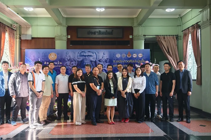 Our firm, in collaboration with CRRC Qingdao Sifang, visited the Royal Institute of Technology in Thailand to discuss train exterior paint schemes.