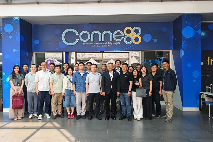 A delegation from Southwest Jiaotong University and CRRC Qingdao Sifang visited Thailand to tour the NSTDA and MTEC